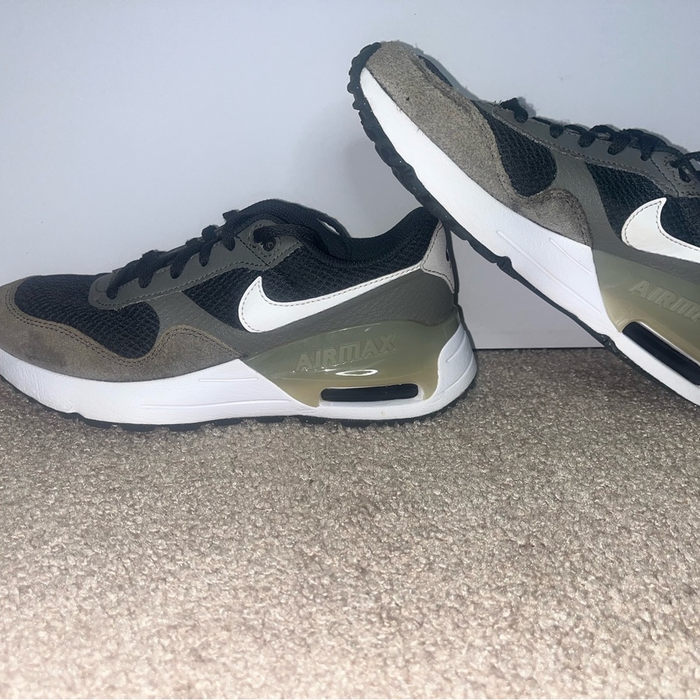 Nike Air SYSTM brown and black, U.S. size 5, used